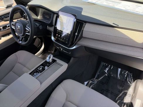 New 2026 Volvo XC90 T8 Plus w/ Protection Package Premier AWD/4WD image 13