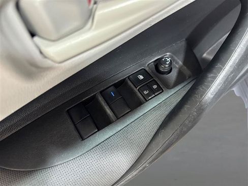 Used 2022 Toyota Corolla LE FWD image 28