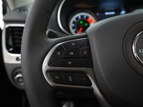 Used 2022 Jeep Cherokee Limited AWD/4WD image 26