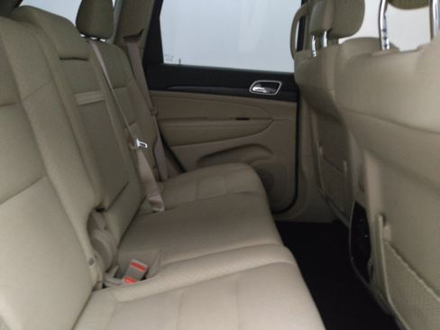 Used 2019 Jeep Grand Cherokee Laredo AWD/4WD image 19