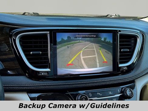 Used 2024 Chrysler Pacifica Limited FWD image 13
