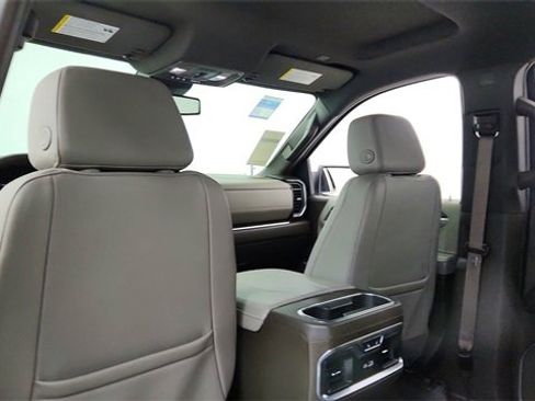 Used 2024 GMC Sierra 1500 SLT w/ SLT Premium Plus Package image 31