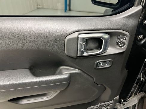 Used 2023 Jeep Wrangler Unlimited Rubicon AWD/4WD image 20