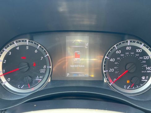 Used 2022 Toyota Highlander LE FWD image 15