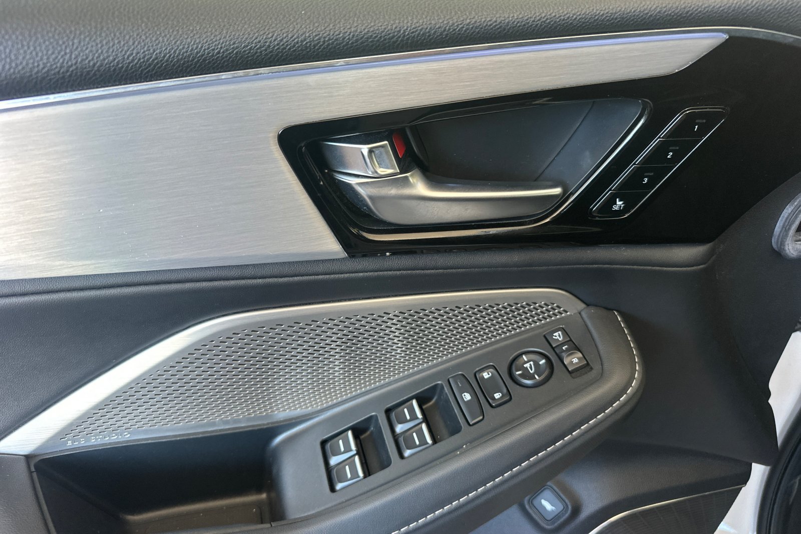 Used 2024 Acura MDX w/ Technology Package FWD image 12