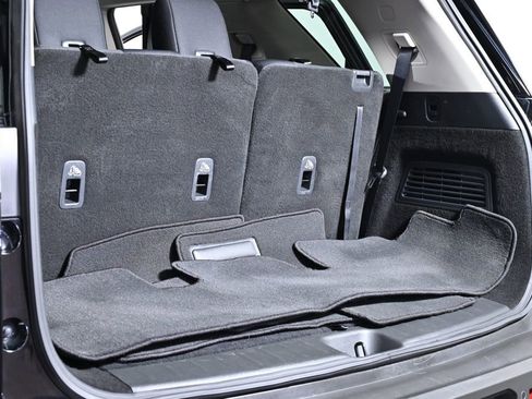 Used 2025 Nissan Pathfinder SV image 30