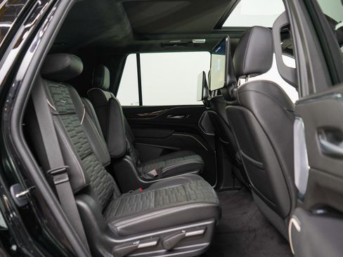 Used 2023 Cadillac Escalade Sport Platinum w/ LPO, ONYX Package AWD/4WD image 13