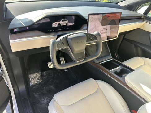 Used 2022 Tesla Model X image 2