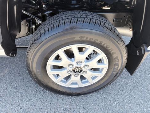 Used 2024 Toyota Tacoma SR5 AWD/4WD image 23