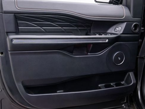 Used 2019 Ford Expedition Platinum image 13