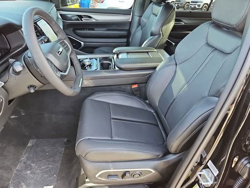 New 2026 Jeep Grand Wagoneer Limited AWD/4WD image 17