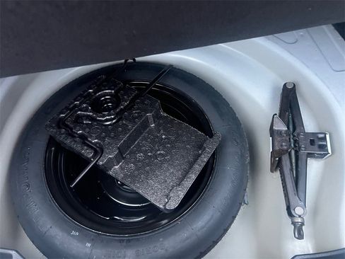 Used 2019 Toyota Corolla SE image 25