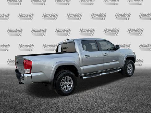 Used 2017 Toyota Tacoma SR5 w/ Tow Package AWD/4WD image 10
