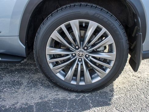 Used 2021 Toyota Highlander Platinum image 9