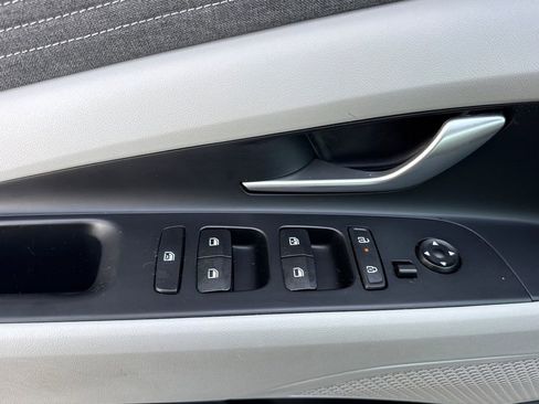 Used 2025 Hyundai Elantra Limited image 8