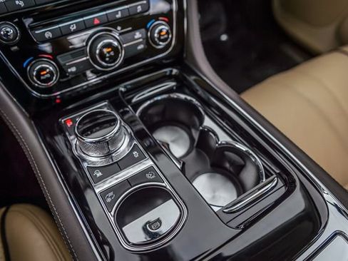 Used 2016 Jaguar XJ R-Sport RWD image 43