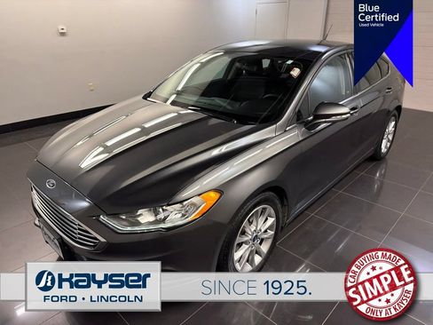 Certified 2017 Ford Fusion SE FWD image 3