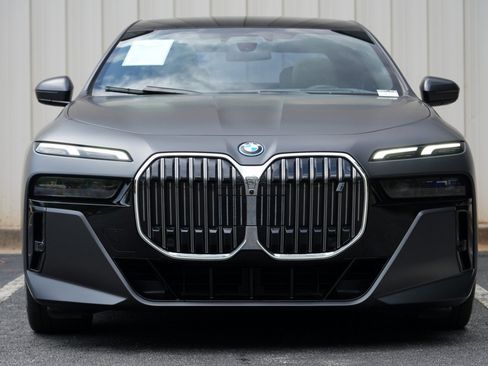 Used 2023 BMW i7 xDrive60 AWD/4WD image 7