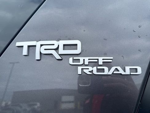 Used 2018 Toyota 4Runner TRD Off-Road Premium AWD/4WD image 9