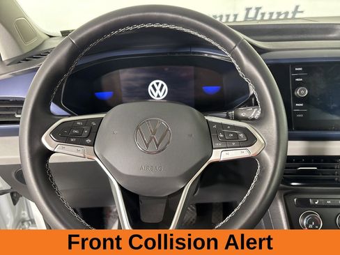 Used 2022 Volkswagen Taos SE w/ Panoramic Sunroof Package image 12