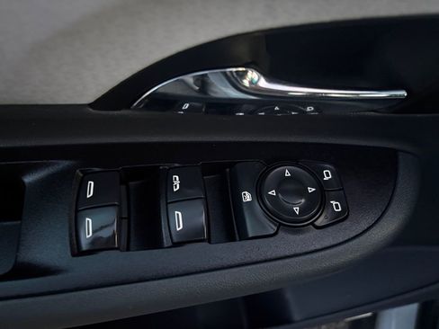 Used 2019 Chevrolet Bolt Premier w/ Infotainment Package image 23