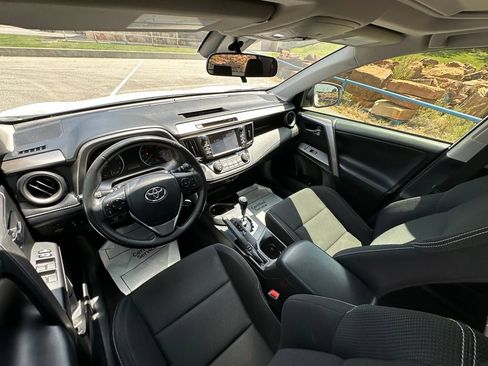 Used 2018 Toyota RAV4 XLE FWD image 18