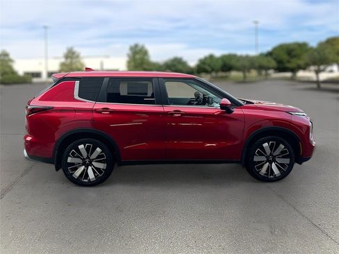 New 2025 Mitsubishi Outlander SE image 8