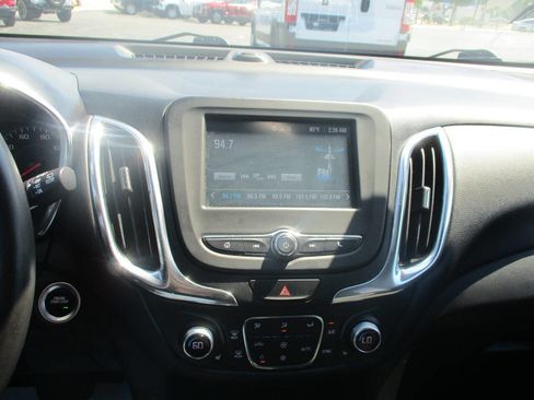 Used 2018 Chevrolet Equinox LT FWD image 20