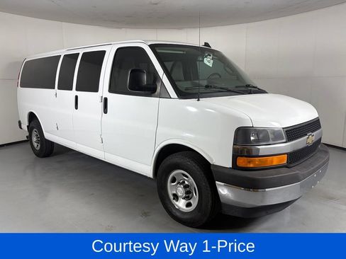 Used 2017 Chevrolet Express 3500 LT w/ LT Preferred Equipment Group RWD image 11