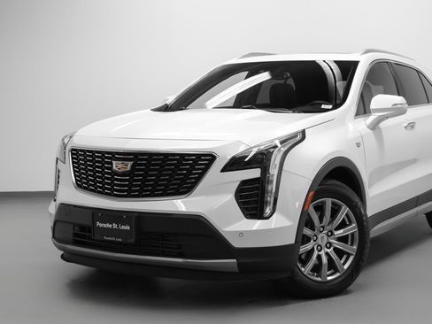 Used 2021 Cadillac XT4 Premium Luxury w/ Cold Weather Package AWD/4WD image 7