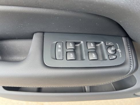 Certified 2025 Volvo XC60 T8 Plus w/ Protection Package Premier image 12