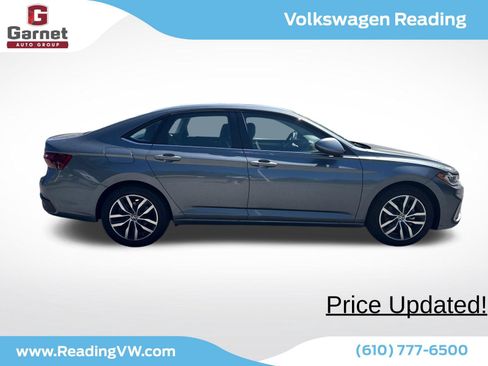 Used 2025 Volkswagen Jetta SE FWD image 6