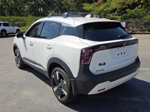 Used 2025 Nissan Kicks SR FWD image 8