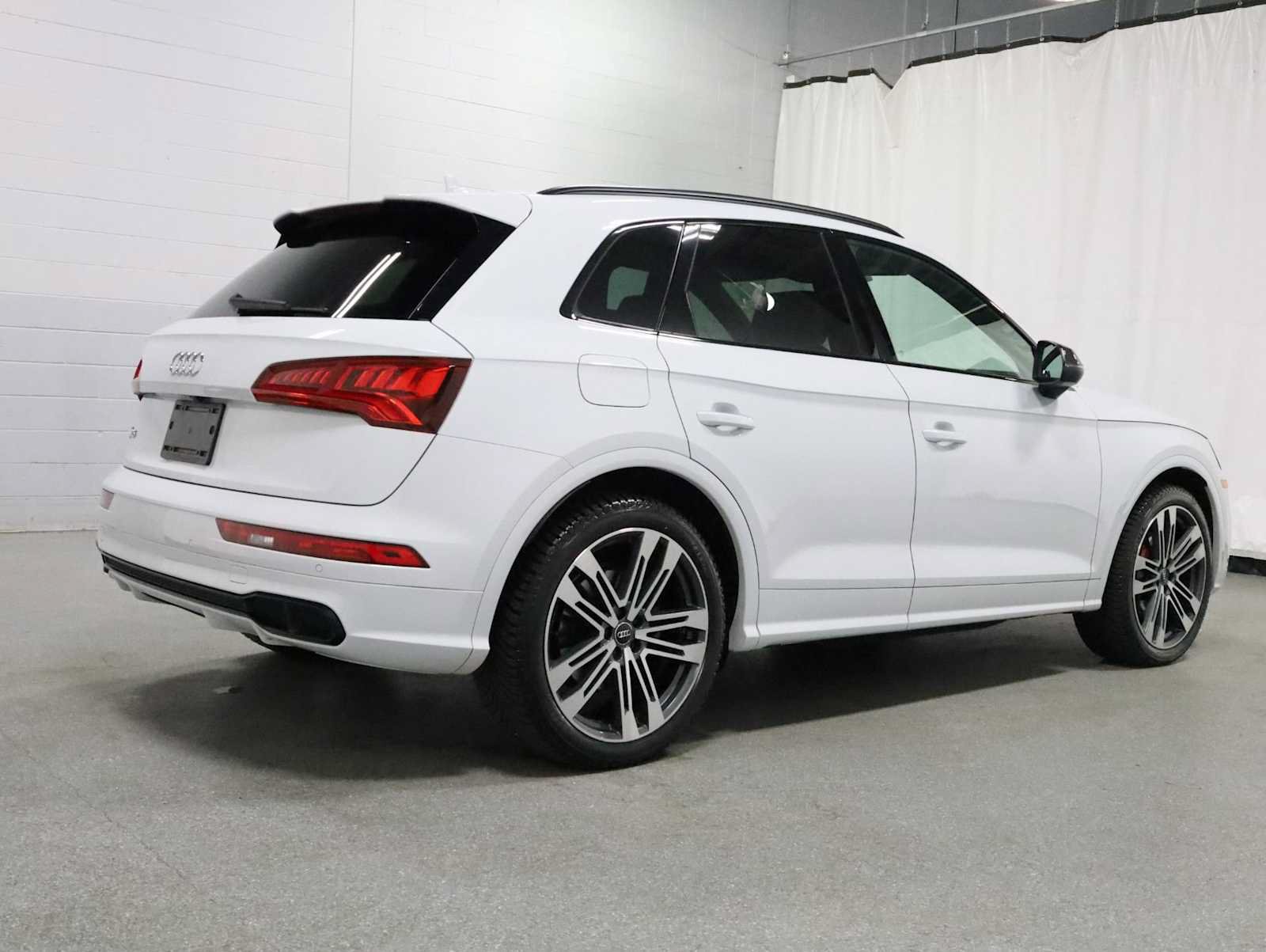Used 2020 Audi SQ5 Premium Plus w/ Premium Plus Package AWD/4WD image 9
