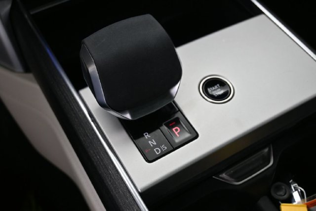 Used 2024 Land Rover Range Rover SE AWD/4WD image 25