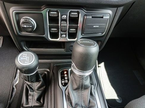 New 2025 Jeep Gladiator Sport image 40