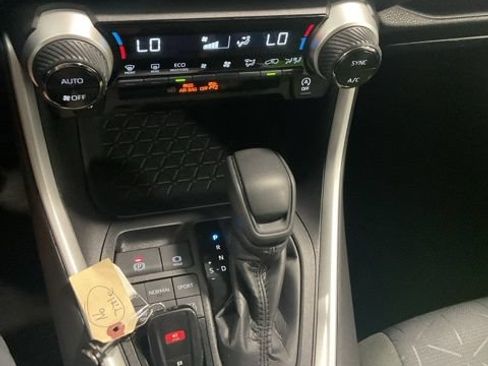 Used 2025 Toyota RAV4 XLE AWD/4WD image 23
