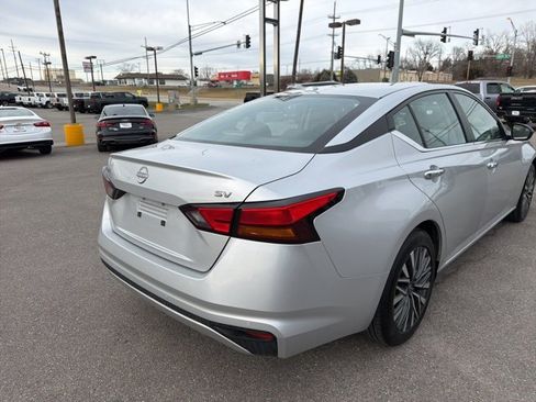 Used 2024 Nissan Altima 2.5 SV image 16