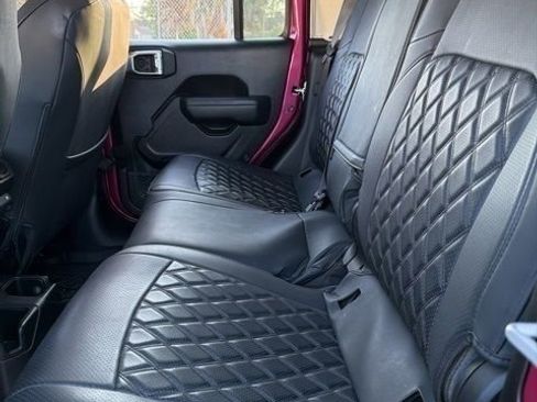 Used 2024 Jeep Gladiator Sport image 15