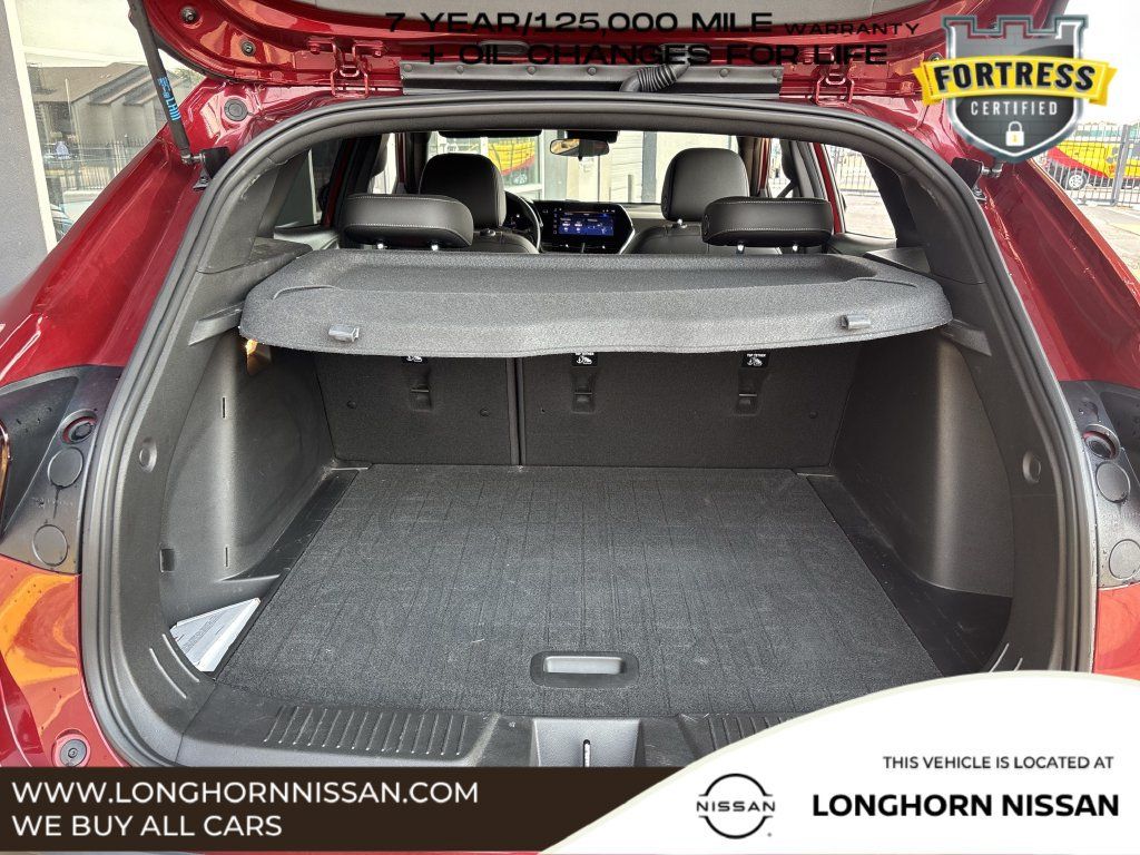 Used 2024 Chevrolet Trax RS w/ Sunroof Package FWD image 25