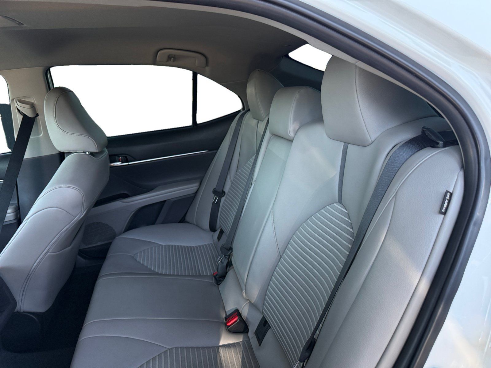 Used 2022 Toyota Camry SE FWD image 11