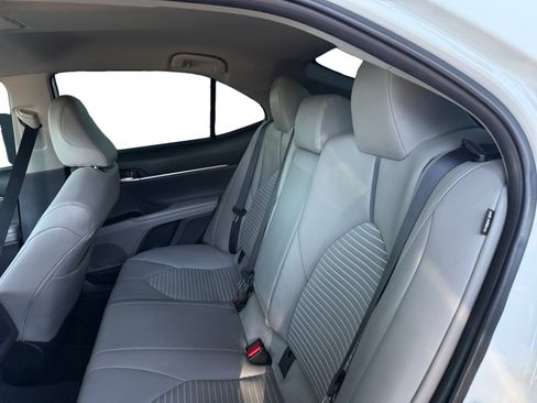 Used 2022 Toyota Camry SE FWD image 11