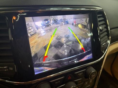 Used 2019 Jeep Grand Cherokee Limited image 28