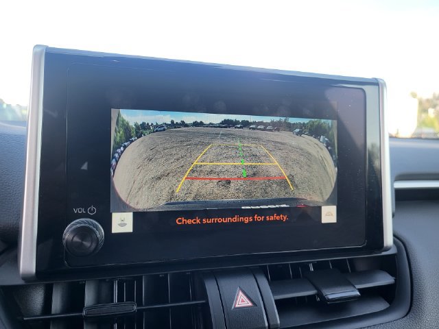 Used 2025 Toyota RAV4 XLE AWD/4WD image 17
