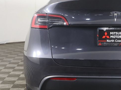 Used 2024 Tesla Model Y Long Range AWD/4WD image 19