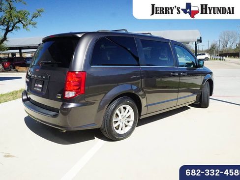 Used 2019 Dodge Grand Caravan SXT image 7