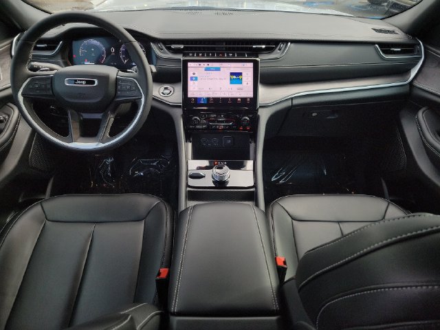 Certified 2024 Jeep Grand Cherokee Limited w/ Black Appearance Package AWD/4WD image 18