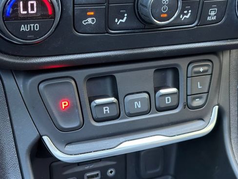 Used 2020 GMC Terrain SLT w/ Preferred Package AWD/4WD image 19