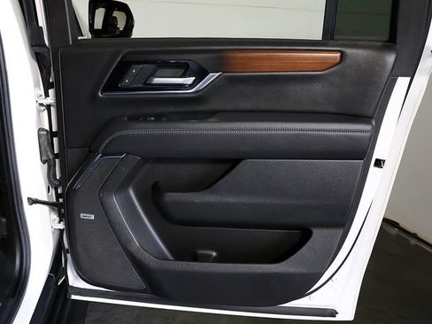 Used 2025 GMC Yukon XL Denali AWD/4WD image 35