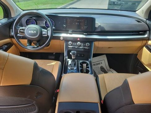 Used 2022 Kia Carnival LX FWD image 18